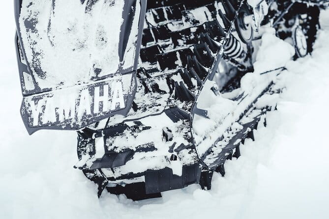 Glacier Rush  Fast pace snowmobile - SnoMo Glacier - The Thrill and the Freedom to Ride