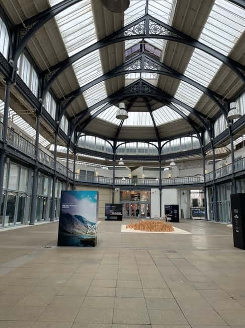 Glasgow: Historical Walking Tour: Guided by a local actor - Ending at the Mercat Cross