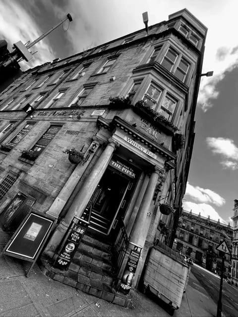 Glasgow: Scottish Rogue Whisky Pub Crawl - Price & Value