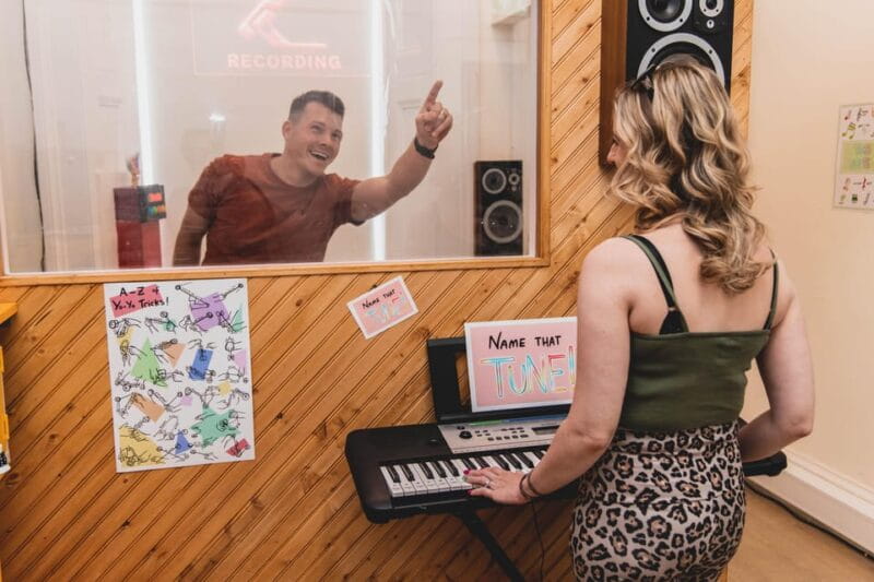 Glasgow: Stuck in the 90s... A Nostalgic Musical Escape Room - What Makes the Puzzles and Theme Stand Out