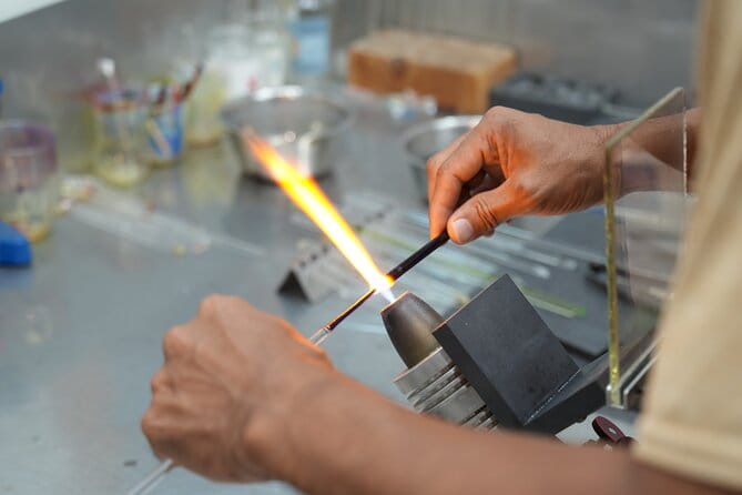 Glass Experience Studio: Craft Your Own Unique Accessories - What to Expect During Your Visit