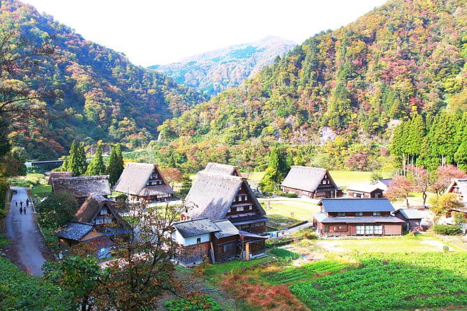Gokayama and Shirakawago/Photoshoot by Professional Photographer - Capturing Memories With a Professional Photographer