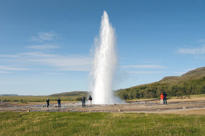 Golden Circle 7 Hours Bus Tour From Reykjavik - Transportation