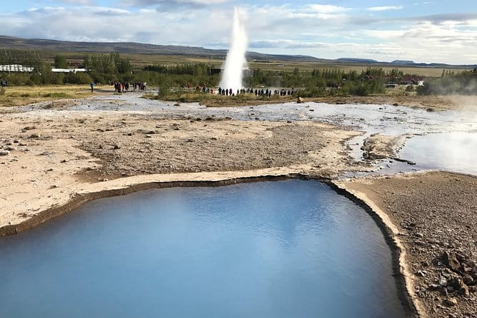 Golden Circle & Secret Lagoon & Friðheimar (lunch included) - PRIVATE TOUR - What Makes this Tour Stand Out: Small Group and Personal Touch