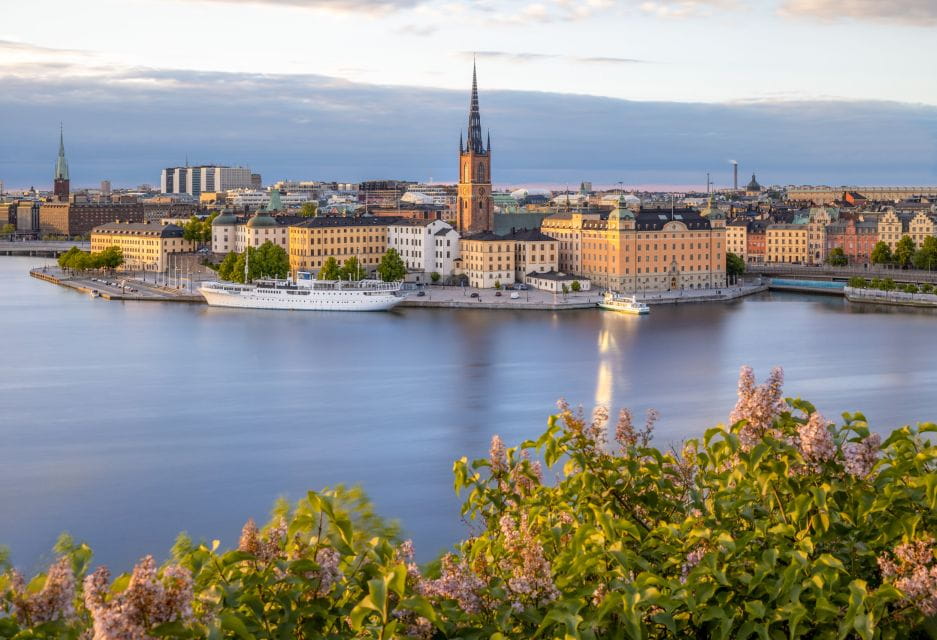 Golden Hour Photo Walk in the Heart of Stockholm - Meeting Point and Schedule