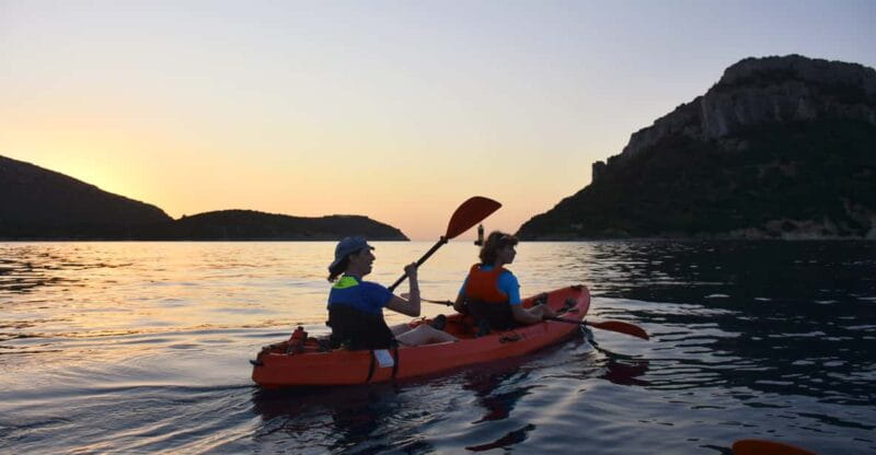 Golfo Aranci: Sunrise Dolphin Kayak Tour with Breakfast - Entering the tour: logistics and practical tips
