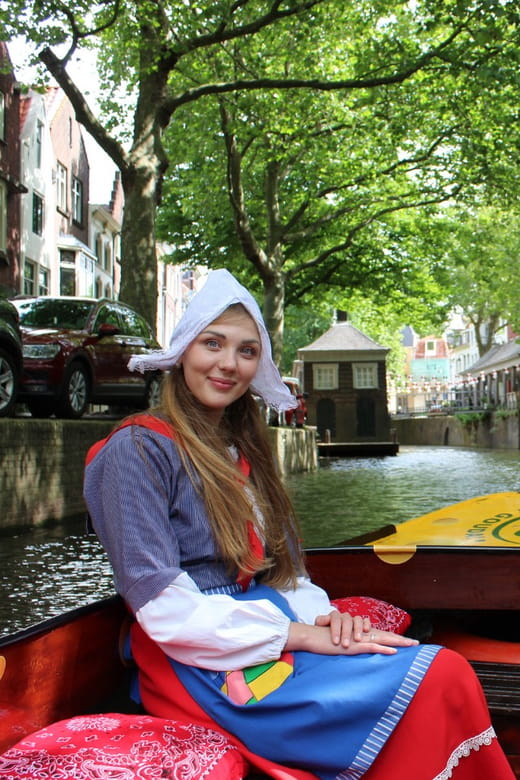Gouda: Open Boat City Canal Cruise - Visiting Hidden Corners Few Tourists See