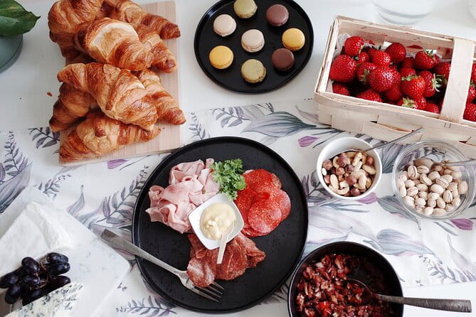 Gourmet Brunch with Chef: Unlimited Drinks & Stunning River Views - Key points / Takeaways