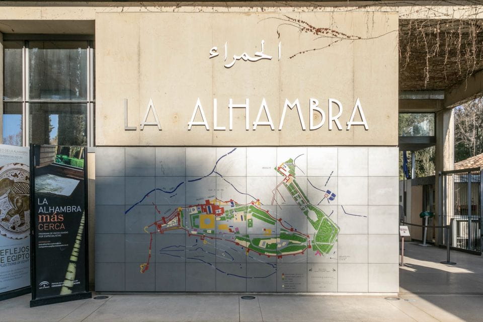 Granada: 3-Hour Alhambra and Generalife Gardens Guided Tour - Exploring Alhambra Palace