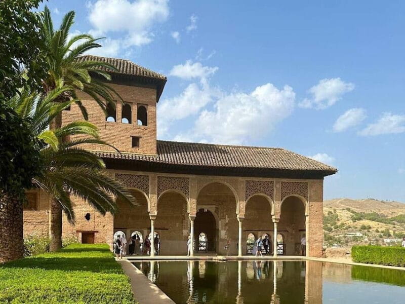 Granada: Albaicin and Sacromonte Guided Walking Tour - Who This Tour Is Perfect For