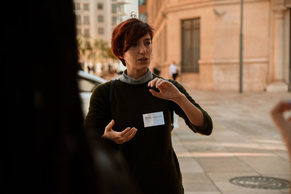Granada: Albaicin and Sacromonte Sunset Guided Walking Tour - Experience Features