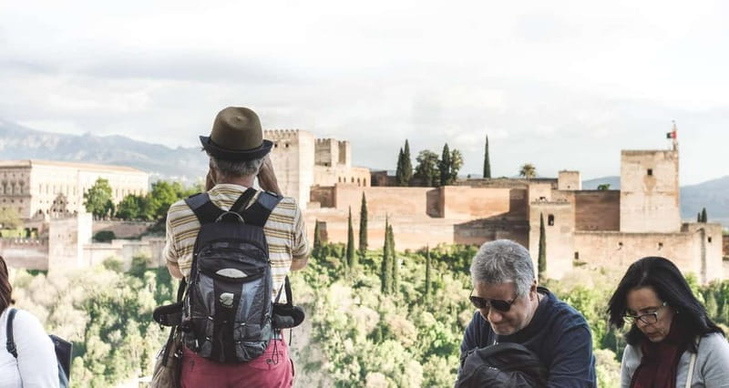 Granada: Albayzin and Sacromonte Hybrid Walking Tour - Key Points / Takeaways