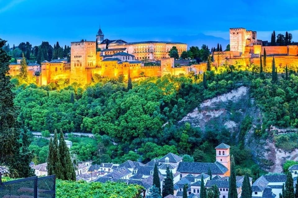 Granada : Albayzin and Sacromonte Walking Tour - Cultural Experience