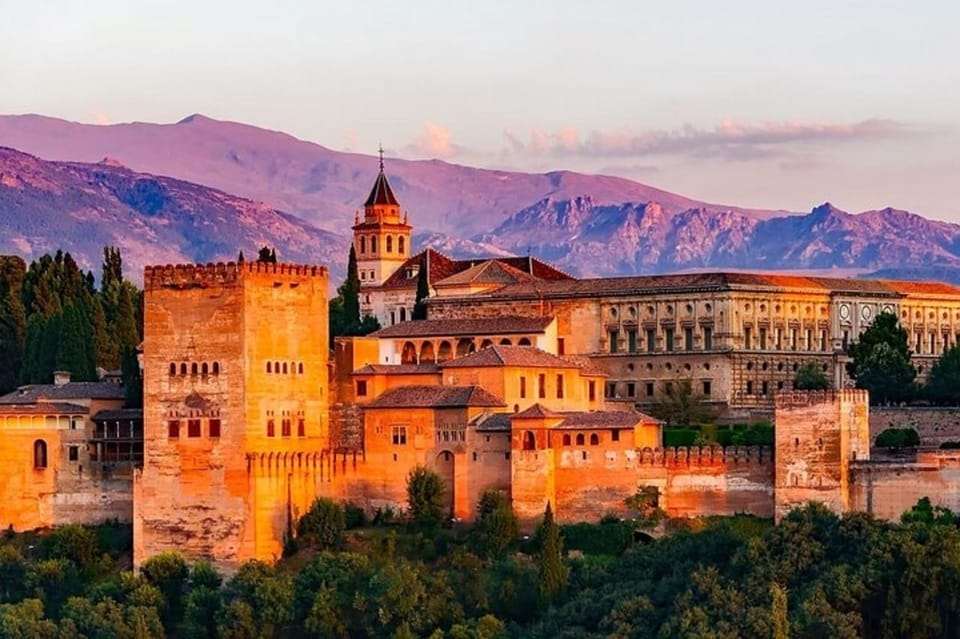 Granada : Albayzin and Sacromonte Walking Tour - Moorish Architecture and Plazas