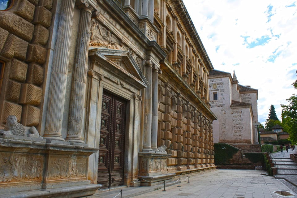 Granada: Alhambra and Charles V Palace Tour - Guided Tour Experience