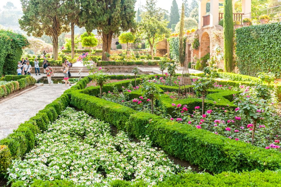 Granada: Alhambra and Generalife Garden Ticket & Guided Tour - Important Information