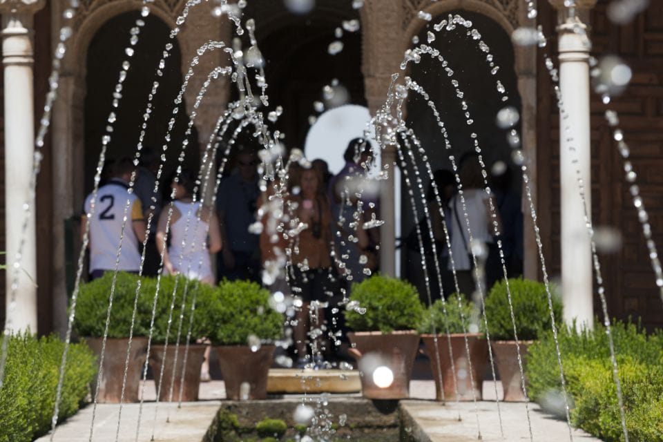 Granada Alhambra and Generalife Gardens Experience Tour - Tips for a Great Experience