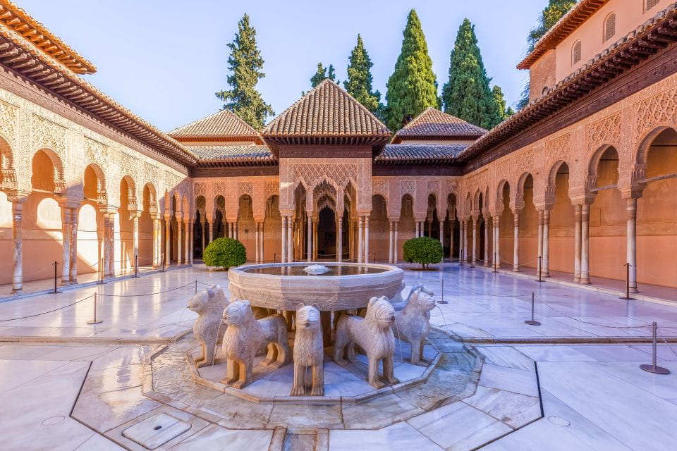 Granada: Alhambra and Nasrid Palaces Small Guided Tour - Key Points