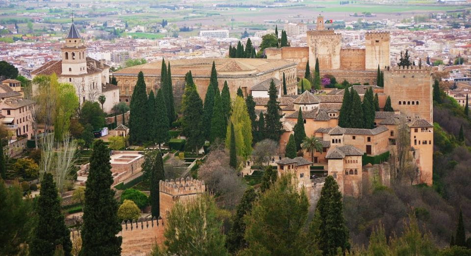 Granada: Alhambra and Nasrid Palaces Small Guided Tour - Tour Highlights