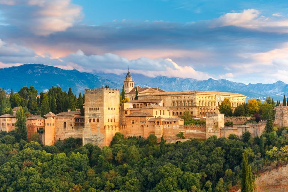 Granada: Alhambra and Nasrid Palaces Small Guided Tour - Important Information