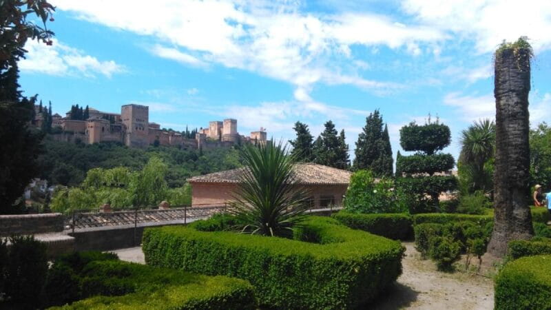 Granada: Alhambra Gardens, Generalife & Alcazaba Guided Tour - Practical Details and Logistics