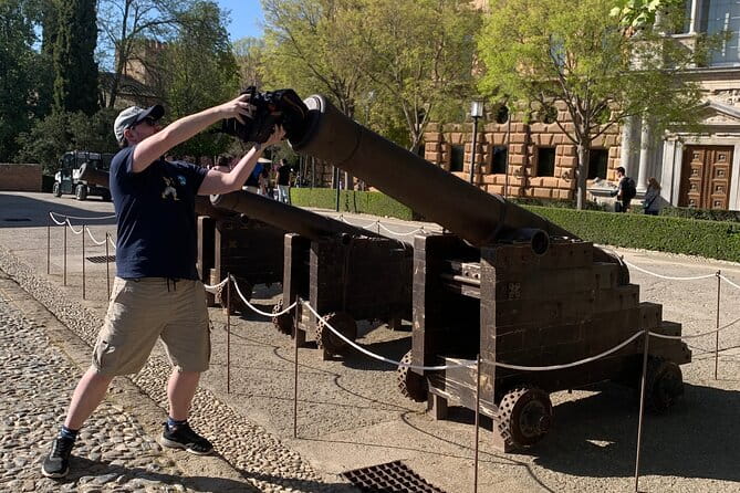 Granada (Alhambra) Scavenger Hunt and Sights Self-Guided Tour - Who Would Love This Tour