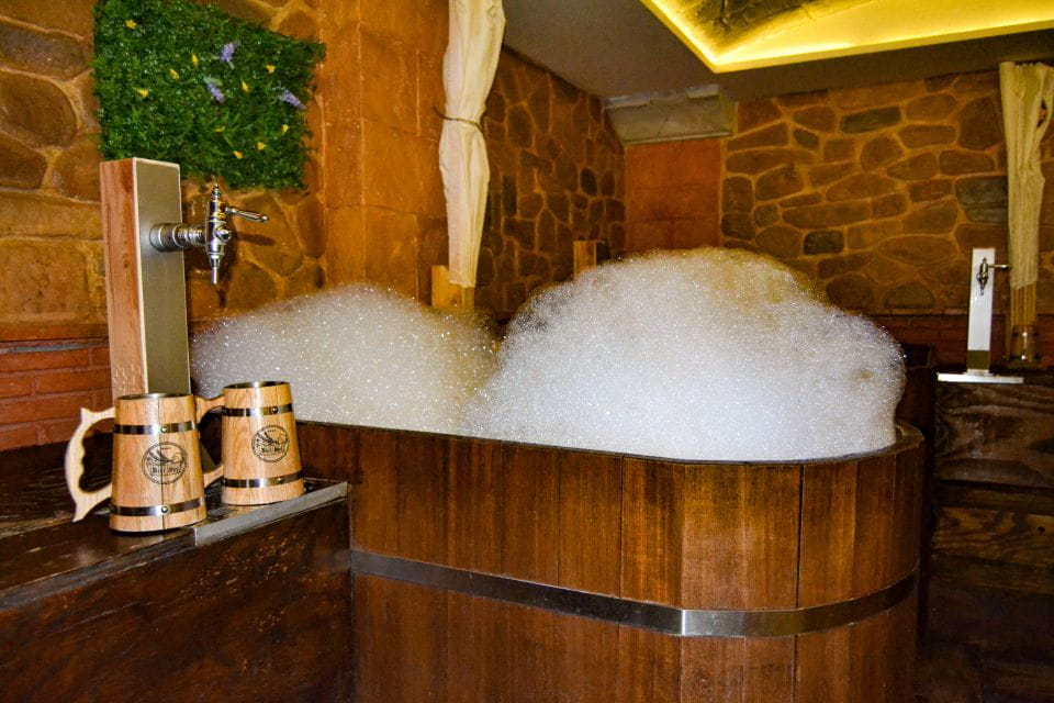 Granada: Beer Spa Experience With Tastings and Snacks - Hot Bubble Bath in Jacuzzi