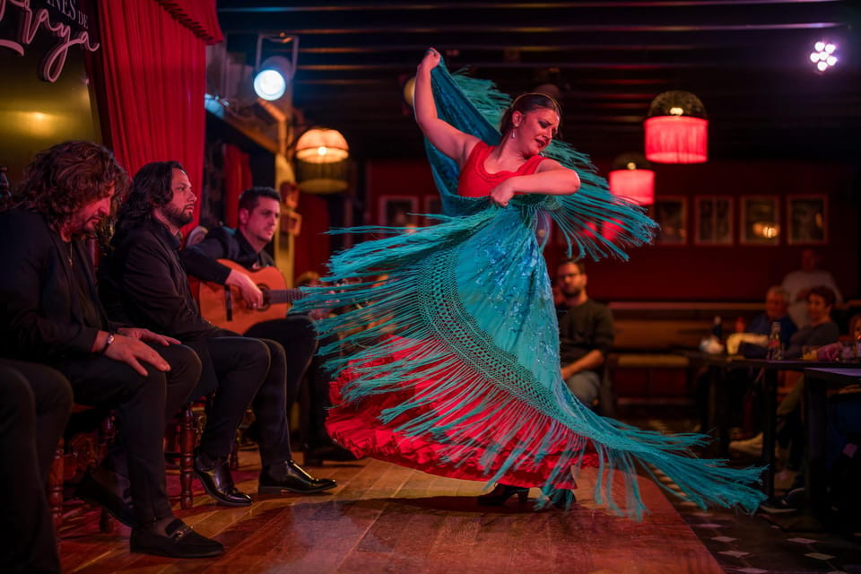 Granada: Flamenco Show in Albaycin - Jardines De Zoraya - Venue Location and Accessibility