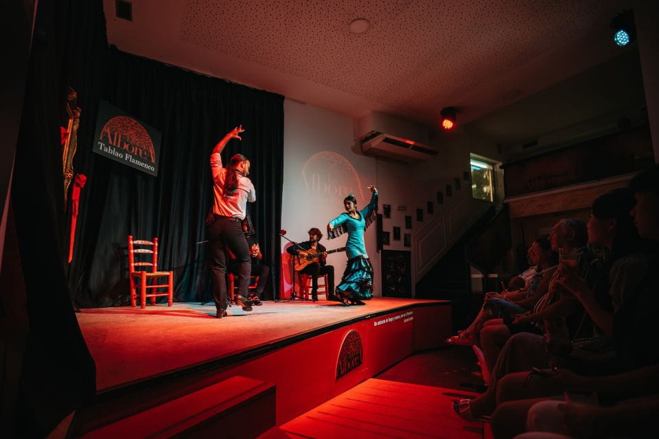 Granada: Flamenco Show in La Alboreá - Key Points