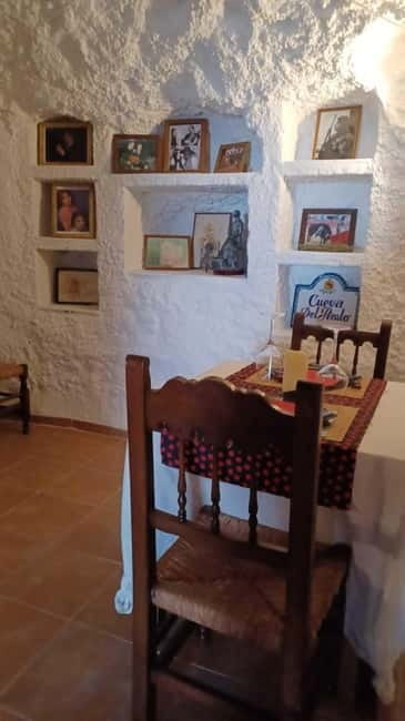 Granada: Flamenco Show Los Parrones in the Sacromonte Caves - Key Points / Takeaways