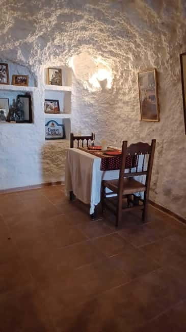 Granada: Flamenco Show Los Parrones in the Sacromonte Caves - Discovering Flamenco in Granada’s Sacromonte Caves