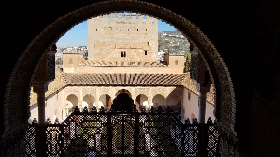 Granada: Guided Alhambra and Nasrid Palaces Visit at Night - Key Points