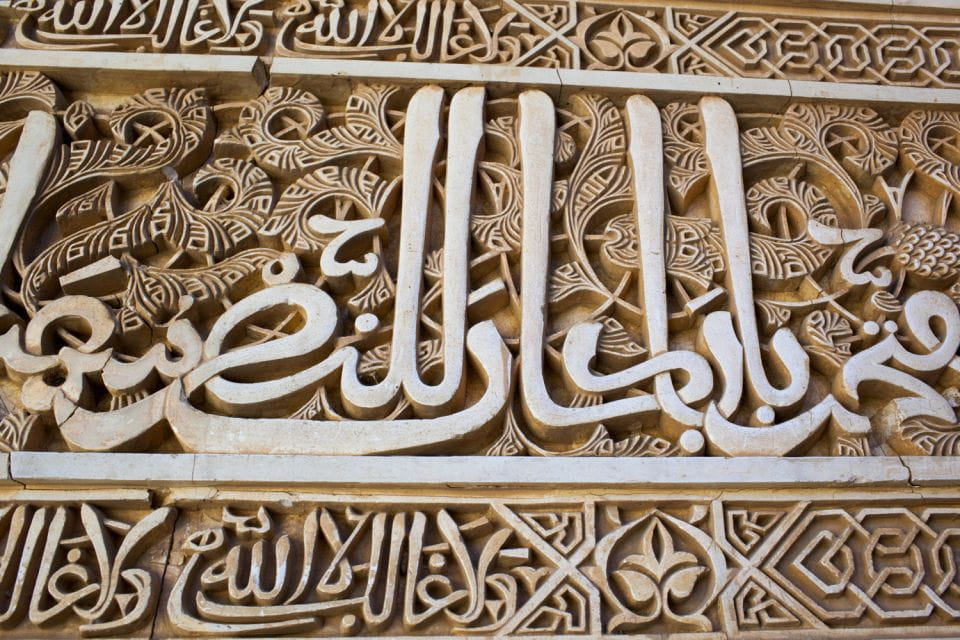 Granada: Guided Alhambra and Nasrid Palaces Visit at Night - Guided Tour and Historical Insights