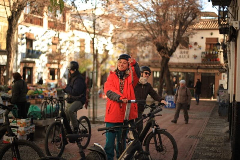Granada: Highlights & Viewpoints eBike Tour with Tapas Break - Key points / Takeaways