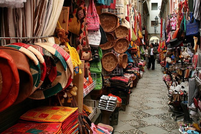 Granada Private Walking Tour with Cathedral & Royal Chapel - Discovering Granada in a nutshell
