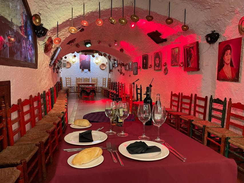 Granada: Sacromonte Caves Flamenco Show With Dinner - Meeting Point and Important Information