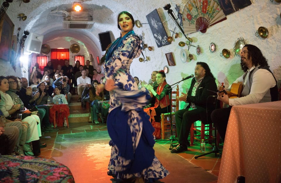 Granada: Sacromonte Caves Flamenco Show With Dinner - Best Flamenco Show in Granada