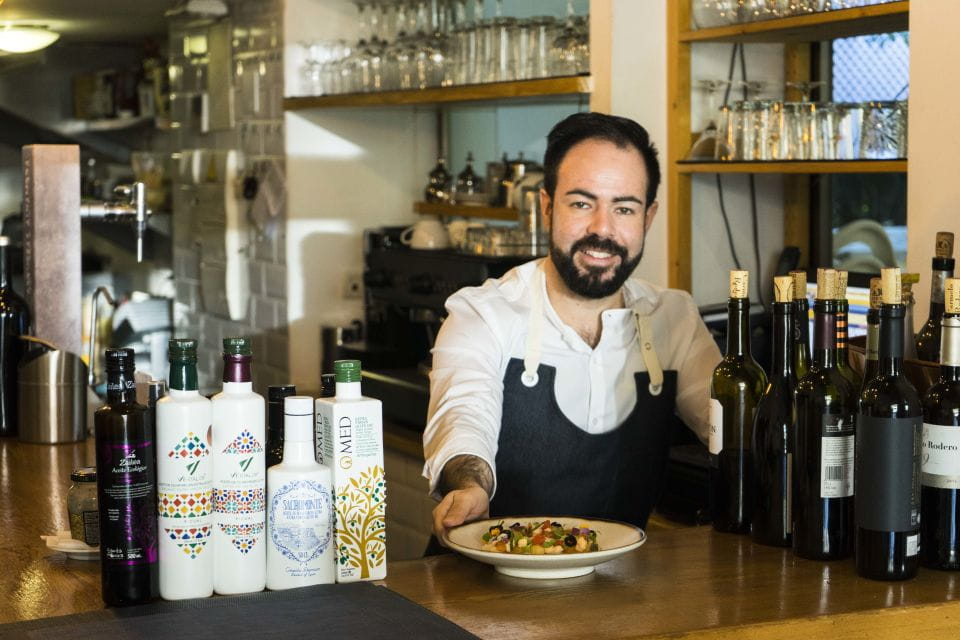 Granada: Tapas Crawl - Meeting Point and Duration