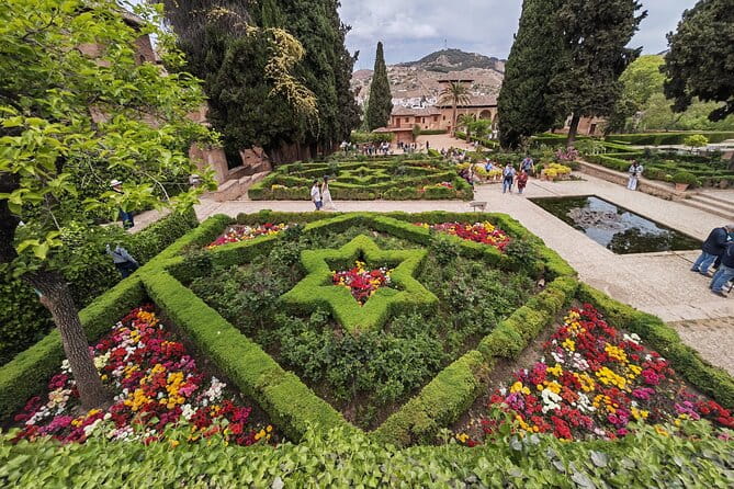 Granada Tour in Alhambra Albaicin and Sacromonte - Who will love this tour?
