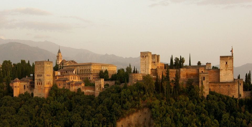 Granada: Walking Tour With Panoramic City Views - Key Points