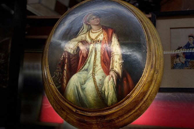 Grand Bazaar Through the Alleys - Entering the Heart of the Grand Bazaar