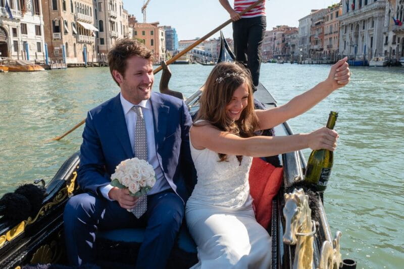 Grand Canal: Renew Your Wedding Vows on a Venetian Gondola - Why This Experience Is Worth Considering