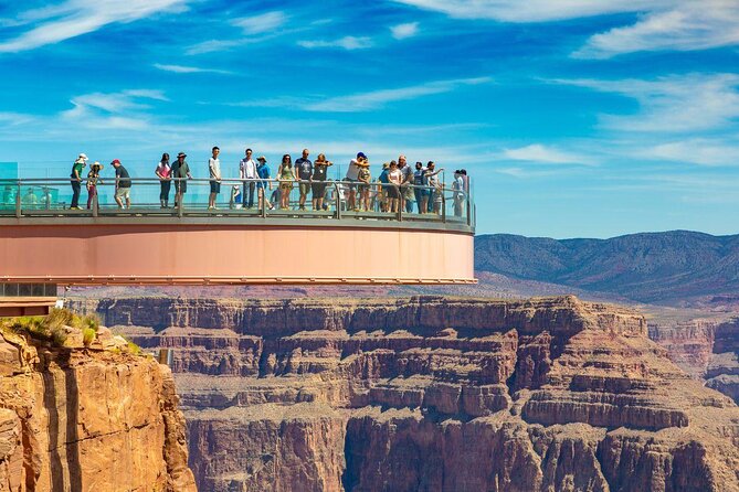 Grand Canyon Tour in Spanish, Skywalk and Lunch Included - Key Points
