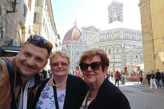 Grand Florence: Private City Tour with Uffizi, David & Lunch - Exploring Florence with a knowledgeable guide