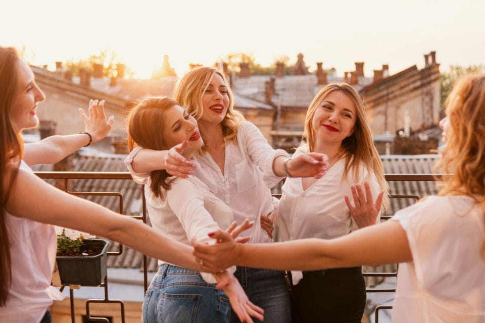 Grenoble: Bachelorette Party Outdoor Smartphone Game - Key Points