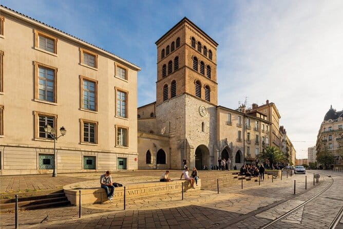 Grenoble Scavenger Hunt and Sights Self-Guided Tour - Who Should Consider This Tour?