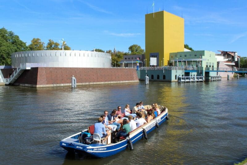 Groningen: Evening Cheese and Wine cruise - The Cheese and Wine: A Tasty Touch