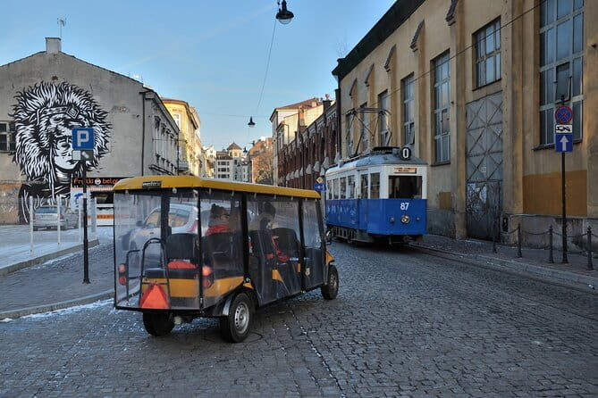 Group Tour Around Krakow by Golf Cart and Visit in Schindler Museum with ticket - Exploring Krakow’s Heart: From Old Town to Wawel Castle