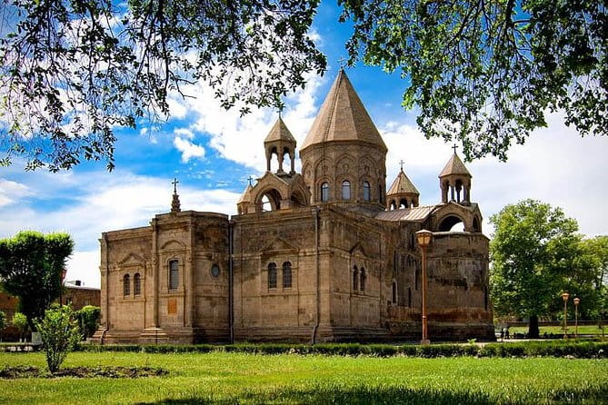 Group Tour: Saghmosavank, Wine Yard, Echmiadzin, Zvartnots - Key Points