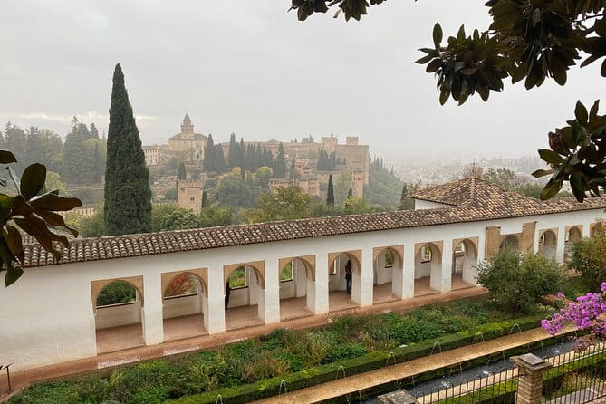 Group visit to the Alhambra and Generalife (tickets included) - FAQ